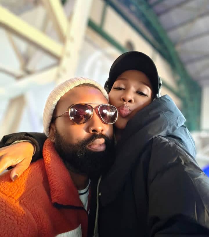 Dineo Ranaka. Dineo Ranaka latest romance. Dineo Ranaka viral romantic video. rumours about Dineo Ranaka's new Boyfriend. Dineo Ranaka's career. Mfundo Nthangeni. Dineo Ranaka kissing a her new man. 