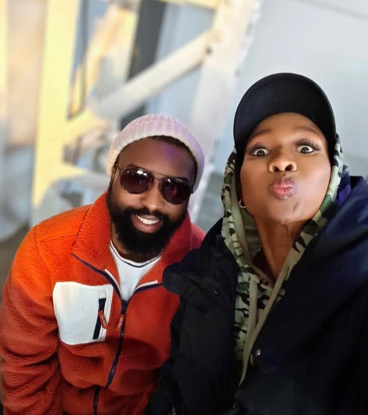 Dineo Ranaka. Dineo Ranaka latest romance. Dineo Ranaka viral romantic video. rumours about Dineo Ranaka's new Boyfriend. Dineo Ranaka's career. Mfundo Nthangeni. Dineo Ranaka kissing a her new man. Dineo Ranaka show of with her new man. 