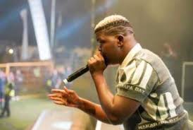 Woman Defending Skomota.  skomota viral kiss attempt.  why is skomota trending. 