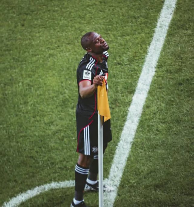 Orlando Pirates January transfer targets. Daniel Msendami to Pirates. Thabo Moloisane news. Orlando Pirates vs Kaizer Chiefs transfer battle. Andre de Jong signing. Betway Premiership transfers 2026. Siyanda Ndlovu Golden Arrows.