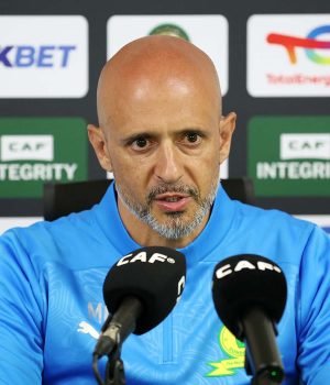 Ronwen Williams Nears Return for Sundowns Ronwen Williams injury return. Miguel Cardoso, Mamelodi Sundowns news. Bafana Bafana goalkeeper. CAF Champions League injury news. Sundowns vs Al-Hilal.