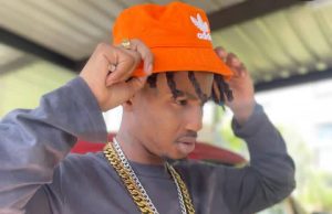 “Now I’m Single”: Emtee Announces End of 12-Year Marriage in Alarming Posts Emtee. Nicole Chinsamy. Emtee divorce. South African Hip Hop news. Emtee toxic marriage. Emtee single. Celebrity domestic abuse allegations. Rapper Emtee announces he is single after a 12-year marriage to Nicole Chinsamy. citing years of toxicity and fearing for his safety in a series of viral posts. Now I’m Single. Emtee Claims 12-Year Marriage Over Amid Safety Fears.