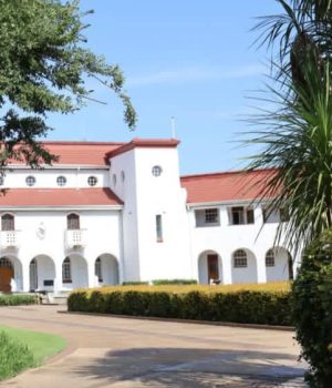 The New Great Trek: Why South Africa’s Top Matriculants Are Choosing Global Degrees Over Local Roots South Africa Brain Drain 2026. Matric Results 2025. Student Emigration SA. Roedean School Matric. St David’s Marist Inanda. Top SA Students Overseas. global universities.