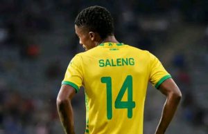 Monnapule Saleng Opens Up on Injury and Sundowns’ Long-Term Vision Monnapule Saleng injury update. Mamelodi Sundowns news. Saleng transfer to Sundowns. PSL injury news. Chloorkop medical team. Monnapule Saleng return date. Monnapule Saleng reveals that Mamelodi Sundowns. Monnapule Saleng injury.