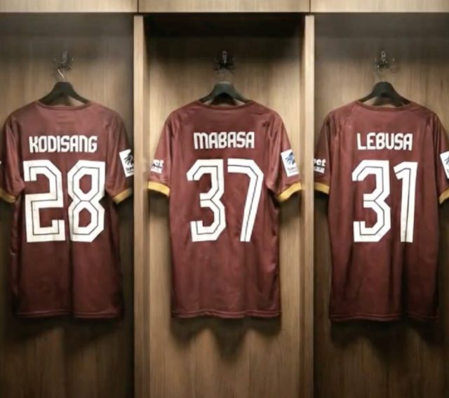 Stellenbosch FC triple signing. Tshegofatso Mabasa Stellies. Mosa Lebusa jersey 37. Kobamelo Kodisang transfer. Gavin Hunt Stellenbosch news. PSL January transfer window. Stellenbosch FC confirms the signings of Tshegofatso Mabasa, Kobamelo Kodisang, and Mosa Lebusa. Gavin Hunt era begins.