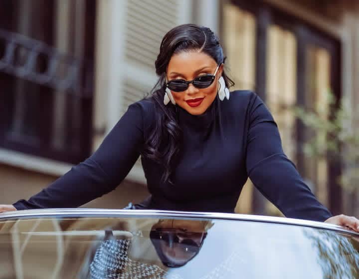 Zola Mhlongo. Vuka single. Metro FM host. South African Afro-soul. New Music 2026. Zola Mhlongo Debuts New Single Vuka. From Metro FM to Music Star. Metro FM’s Zola Mhlongo releases her debut Afro-soul single Vuka. Zola Mhlongo Metro FM host debut single Vuka cover art. 