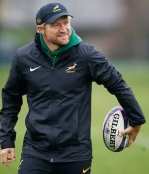 Erasmus Shuts Down Tony Brown’s All Blacks Exit Rumors Rassie Erasmus. Tony Brown Springboks. Tony Brown All Blacks. Springbok Coaching Staff 2026. Rassie Erasmus Twitter. South Africa Rugby News. Rassie Erasmus uses a viral AI video to confirm that attack coach Tony Brown will not be joining the All Blacks. latest on the Springbok coaching lineup. Erasmus Shuts Down Tony Brown’s All Blacks Exit Rumors.