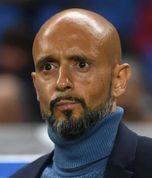 Cardoso Ready to Unleash New Marquee Signing Monnapule Saleng Mamelodi Sundowns debut. Miguel Cardoso. Monnapule Saleng injury update. Sundowns January signings. Orlando Pirates to Sundowns transfer.