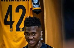 The Comparison Between Mdu is Not on Mofokeng’s Level Junior Khanye on Mduduzi Shabalala vs Mofokeng. Mduduzi Shabalala stats 2026. Relebohile Mofokeng career goals and assists. Kaizer Chiefs vs Orlando Pirates young players. Junior Khanye KickOff interview February 2026. Bafana Bafana player comparisons.