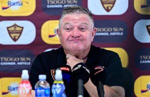 Gavin Hunt Shows Massive Respect to In-Form Chiefs Gavin Hunt Kaizer Chiefs interview 2026. Stellenbosch FC vs Kaizer Chiefs Nedbank Cup. Gavin Hunt praises Kaizer Chiefs. Nedbank Cup Last 32 fixtures 2026. Cedric Kaze vs Gavin Hunt. Kaizer Chiefs league title chances 2026.