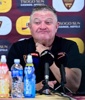 Gavin Hunt Shows Massive Respect to In-Form Chiefs Gavin Hunt Kaizer Chiefs interview 2026. Stellenbosch FC vs Kaizer Chiefs Nedbank Cup. Gavin Hunt praises Kaizer Chiefs. Nedbank Cup Last 32 fixtures 2026. Cedric Kaze vs Gavin Hunt. Kaizer Chiefs league title chances 2026.