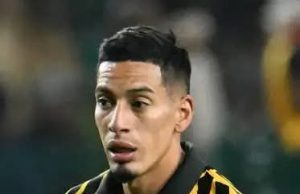 The Missing Boss: Dominic Isaacs Critiques Chiefs’ Midfield Core Kaizer Chiefs midfield problems 2026. Dominic Isaacs KickOff interview. Gaston Sirino stats at Kaizer Chiefs. Marcelo Allende vs Kaizer Chiefs midfield. Why is Gaston Sirino not playing?. Kaizer Chiefs transfer news midfield boss.