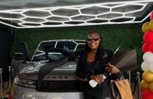 Gogo Maweni Celebrates Valentine’s Day with a Sleek New Range Rover Gogo Maweni luxury car, Gogo Maweni Valentine's Day. Gogo Maweni business. SA celebrity luxury cars. Maweni reality star. Gogo Maweni celebrated Valentine's Day by buying a new Range Rover. announcing that she is "coming for everything" in 2026. Gogo Maweni Range Rover