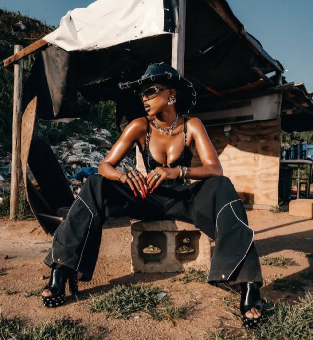 Moozlie Push iDust, New Age Brenda Fassie, Moozlie new song 2026, Kasi rap anthems, Nomfundo Yekani. South African Kwaito-Rap fusion.