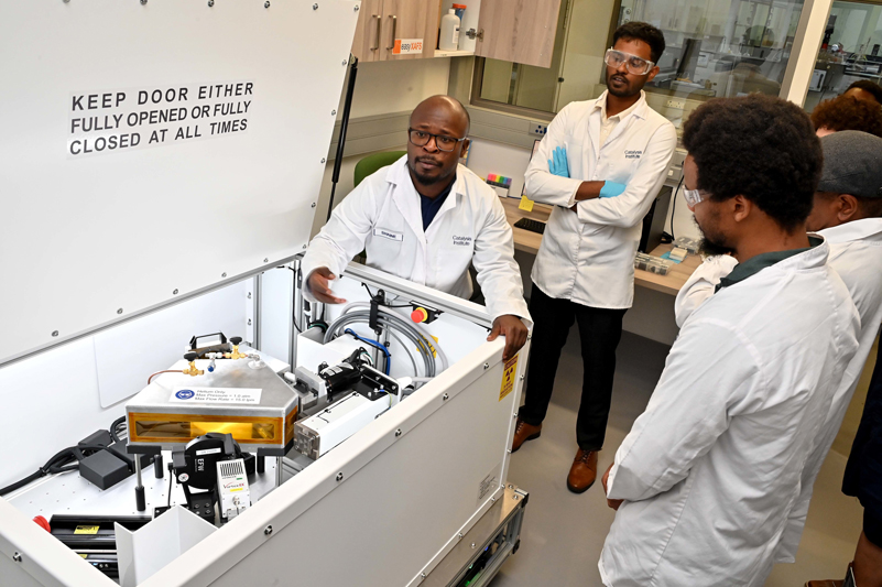 X-ray absorption spectroscopy Africa. Catalysis Institute UCT. African research infrastructure. NRF National Equipment Programme. Helmholtz Zentrum Berlin. UCT FAB-1 synchrotron beamline.