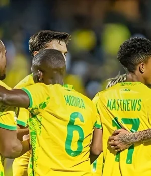 Sundowns Reclaim the Summit: Mokoena Double Sinks Marumo Gallants Mamelodi Sundowns vs Marumo Gallants results. Teboho Mokoena brace Sundowns. Betway Premiership log standings 2026. Orlando Pirates vs Sundowns title race. PSL winning streak 2026. Ndabayithethwa Ndlondlo penalty. Loftus Versfeld match reports.