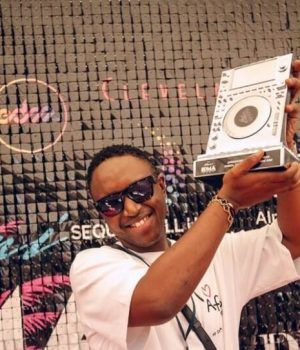 DJ Shimza Scoops “Song of the Year” at Miami EDM Awards DJ Shimza Miami EDM Awards. Song of the Year Fire Fire. Shimza Kasango ARCO. South African DJs international awards. Miami Electronic Dance Music Awards 2026. Zakes Bantwini Shimza. Afro-tech music news.