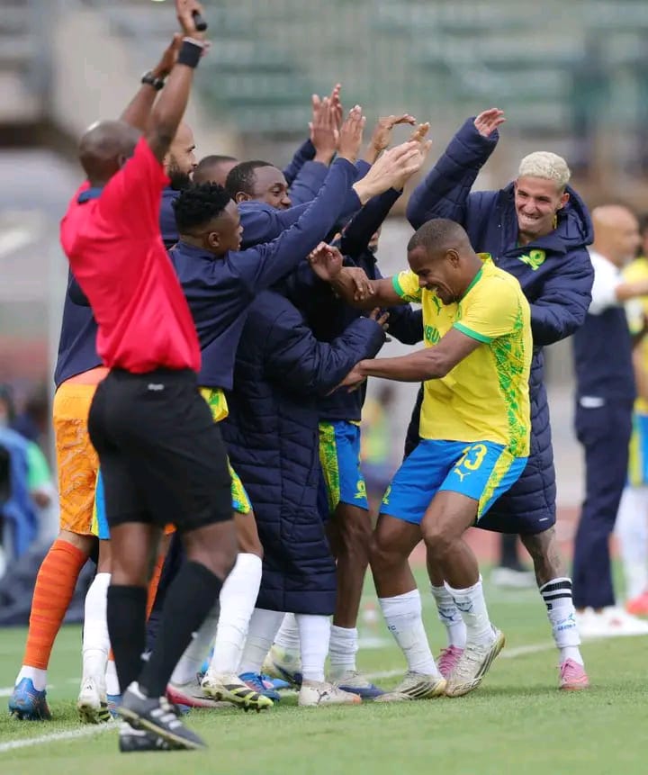 Marcelo Allende Goal vs Sekhukhune 2026. Iqraam Rayners Brace Betway Premiership. Mamelodi Sundowns. Sekhukhune United 3-1 Highlights. Marcelo Allende Goal. PSL Table. Mamelodi Sundowns vs Sekhukhune United 3-1 Highlights