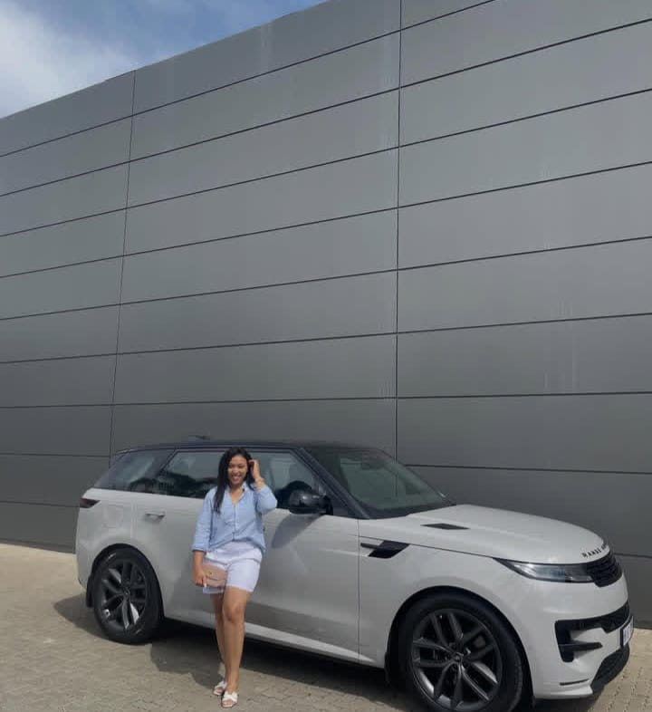 Simz Ngema. Range Rover Sport 2025. South African Actress. Simz Ngema New Car. Mzansi Celebs. Manifestation Success.