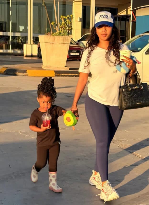 Kelly Khumalo. Luna Khumalo. Kelly Khumalo Children. South African Celebrities. Mzansi Celeb News. Kelly Khumalo Fourth Baby.