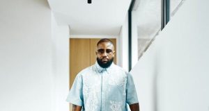 Cassper Nyovest Slams “Unskilled” Podcast Culture: “They Use Mean Sh!t for Views” Cassper Nyovest. Podcast Culture South Africa. Cassper Nyovest Interview 2026. Moozlie and Scoop Podcast. SA Hip Hop News. Celebrity Podcast Critiques. South African Media Trends, Cassper Nyovest Quotes. Digital Broadcasting SA. Zalebs.