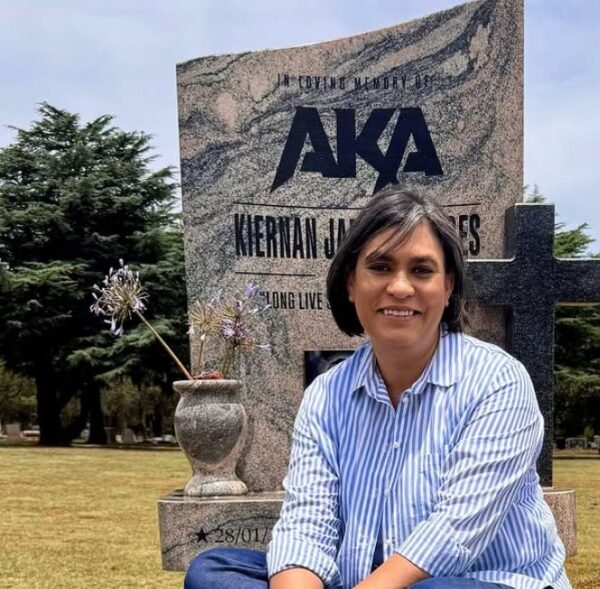 Lynn Forbes defends Nadia Nakai's "ghost" comment about AKA, emphasizing their strong bond and the importance of moving forward after loss. Lynn Forbes. Nadia Nakai. AKA. Kiernan Forbes, L-Tido Podcast,.South African Celebrity News. Megacy.