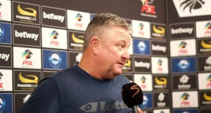 “They’ll Give Us SIX”: Gavin Hunt Issues Brutal Reality Check Despite Stellies Win Betway Premiership title race, Mamelodi Sundowns vs Stellenbosch, Gavin Hunt interview, Orlando Pirates news, PSL fixtures. Gavin Hunt Stellenbosch FC vs Orlando Pirates.