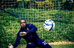 Itumeleng Khune Backs Majoro’s Elite Strikers Academy Itumeleng Khune Lehlohonolo Majoro MESSA. Major Elite Soccer Strikers Academy. Kaizer Chiefs legends academy. Mduduzi Shabalala striker training. Betway Premiership goal scoring. SA striker coaches. Lehlohonolo Majoro MESSA project.
