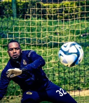 Itumeleng Khune Backs Majoro’s Elite Strikers Academy Itumeleng Khune Lehlohonolo Majoro MESSA. Major Elite Soccer Strikers Academy. Kaizer Chiefs legends academy. Mduduzi Shabalala striker training. Betway Premiership goal scoring. SA striker coaches. Lehlohonolo Majoro MESSA project.