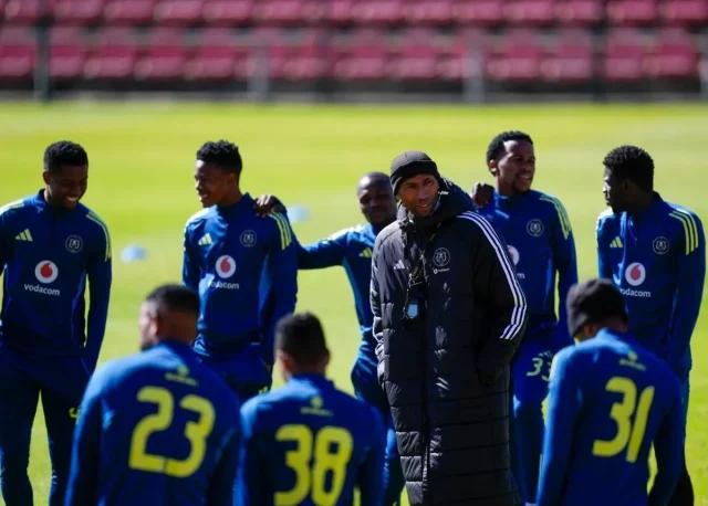 Orlando Pirates, Mamelodi Sundowns, Lucky Lekgwathi, Betway Premiership, PSL Title Race, Orlando Pirates vs Sundowns, Yanela Mbuthuma.
