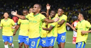 Sundowns Tighten Grip on Title as Pirates’ Hopes Fade Mamelodi Sundowns vs Polokwane City Result. Betway Premiership Title Race Update. Mamelodi Sundowns, Betway Premiership, Orlando Pirates, Iqraam Rayners, PSL Title Race, South African Football News, Loftus Versfeld.