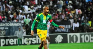 Casablanca Plotting Chiefs Raid, Pirates Close in on Arrows Skipper, and Sundowns Block Left-Back Move PSL transfer news, Kaizer Chiefs rumors, Orlando Pirates signings, Mamelodi Sundowns transfers, Glody Lilepo Raja Casablanca, Ayanda Jiyane, Terrence Mashego, Betway Premiership. PSL Transfer Daily: Raja Targets Chiefs Star, Pirates Want Jiyane. Kaizer Chiefs face a North African battle for Glody Lilepo, Orlando Pirates target Ayanda Jiyane, and Mamelodi Sundowns make a decision on Terrence Mashego.