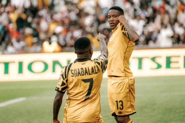 Pule Mmodi, Kaizer Chiefs vs Mamelodi Sundowns, Loftus Versfeld sold out, PSL title race 2026, Amakhosi news, Betway Premiership standings.