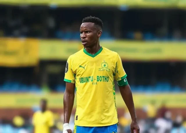 Themba Zwane, Mamelodi Sundowns, Junior Khanye, Kaizer Chiefs, Orlando Pirates, Betway Premiership, Nuno Santos.