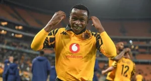 “The Ndlovu Show”: Former Ref Slams Decision to Spare Chiefs Midfielder Red Card Victor Hlungwani, Keanu Cupido injury, Kaizer Chiefs vs Mamelodi Sundowns, PSL refereeing, Soccerzone analysis. Siphesihle Ndlovu red card controversy