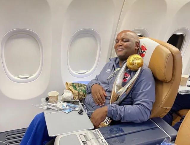 Pitso Mosimane Kaizer Chiefs, Doctor Khumalo honorary doctorate, Pitso Mosimane next club, Kaizer Chiefs coaching rumors, PSL news. Pitso Mosimane Discusses Kaizer Chiefs Connection & Doctor Khumalo Ties