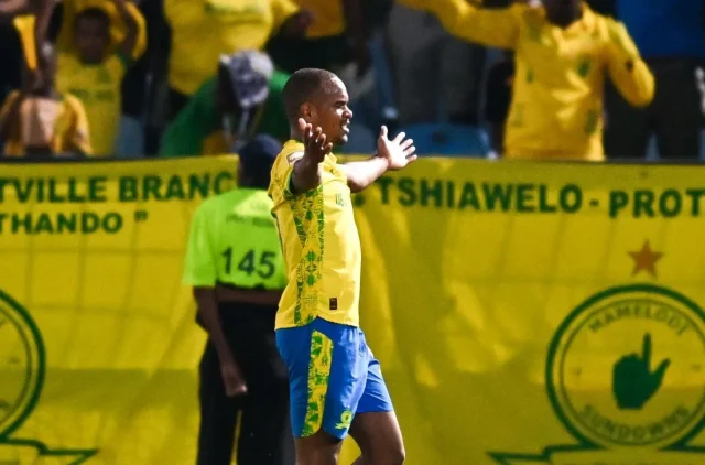 Orlando Pirates Transfer News: Peter Shalulile & Iqraam Rayners Linked Orlando Pirates transfer news, Peter Shalulile, Iqraam Rayners, Mamelodi Sundowns rumors, Evidence Makgopa, PSL transfer window. Orlando Pirates Transfer News: Peter Shalulile, Iqraam Rayners Linked