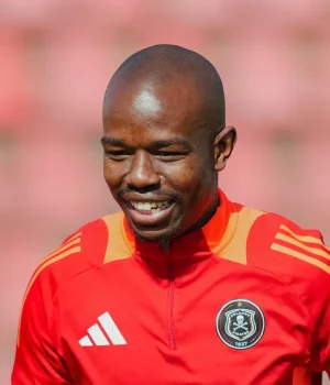 Passing the Armband: The Future Captains of Bafana Bafana Bafana Bafana captain 2026, Ronwen Williams replacement, Nkosinathi Sibisi captain, Brandon Petersen Kaizer Chiefs. Orlando Pirates league title 2026, Soweto Derby news, Hugo Broos squad selection, South African national football team leadership.