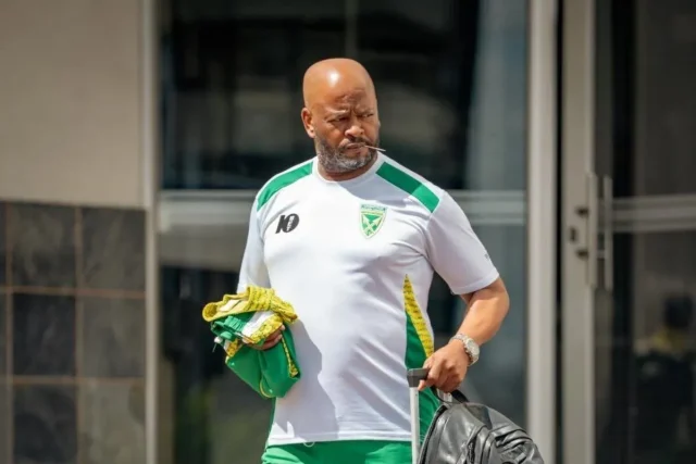 Manqoba Mngqithi Golden Arrows free agent Abafana Bes’thende new coach, Kagiso Dikgacoi exit Arrows, Betway Premiership coaching changes, Kaizer Chiefs technical team rumours, AmaZulu FC next manager, Sinethemba Sithole iDiski Times. Manqoba Mngqithi Golden Arrows free agent