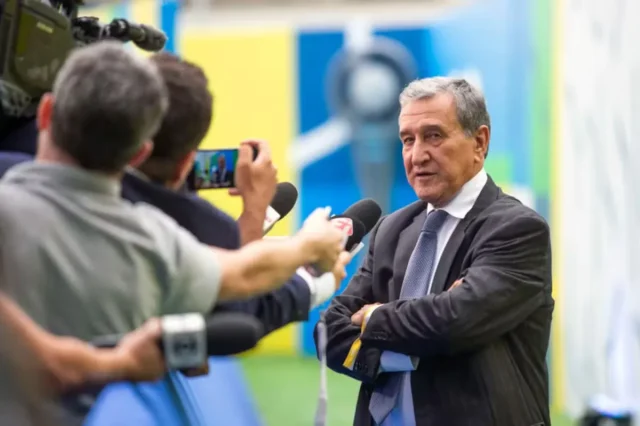 Carlos Alberto Parreira health update, former Bafana Bafana coach, Brazil 1994 World Cup coach, Carlos Alberto Parreira hospital, South Africa 2010 coach. Carlos Alberto Parreira ICU. Football Legend Carlos Alberto Parreira Admitted to ICU on Ventilator
