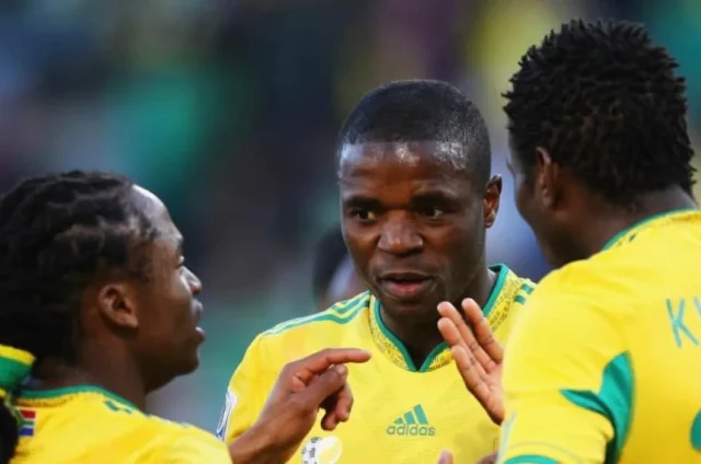 3 Reasons Bafana Bafana Failed to Beat Mexico in 2010 World Cup Siphiwe Tshabalala’s 2010 World Cup goal was iconic, but Bafana Bafana's 1-1 draw with Mexico was filled with regret. Discover the 3 moments that cost South Africa the win. Bafana Bafana 2010 World Cup, South Africa vs Mexico 2010, Siphiwe Tshabalala goal, Teko Modise misses, Aaron Mokoena offside trap, Katlego Mphela post.