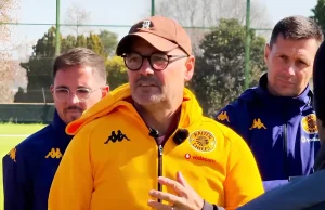 ‘Totally Committed’ — Fernando Da Cruz Outlines His Vision for Kaizer Chiefs Rebuild Fernando Da Cruz, Kaizer Chiefs coach, Amakhosi news, Fernando Da Cruz tactics, Kaizer Chiefs Spain pre-season. Dr Kaizer Motaung, Kaizer Chiefs Village, Kruger United vs Kaizer Chiefs, Betway Premiership 2026. Fernando Da Cruz Reveals Kaizer Chiefs Vision & Spain Camp Update