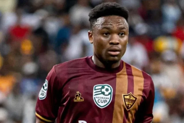 Kaizer Chiefs Step Up Langelihle Phili Transfer Bid with Ashley Du Preez Swap Langelihle Phili, Kaizer Chiefs transfer news, Ashley Du Preez Stellenbosch, Amakhosi transfer rumors. Mazola Molefe SABC, Stellenbosch FC, Fernando Da Cruz, Betway Premiership transfers, South African football. Kaizer Chiefs Step Up Langelihle Phili Transfer Bid with Ashley Du Preez Swap