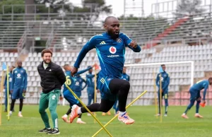 Veteran General Stays: Orlando Pirates Hand Makhehlene Makhaula One-Year Extension Makhehlene Makhaula contract, Orlando Pirates transfer news, Abdeslam Ouaddou squad, Makhaula retirement, Betway Premiership champions. Makhehlene Makhaula Signs New Orlando Pirates Contract Extension.