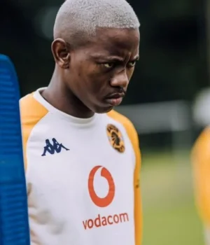 Unrealistic Expectations: Former Buccaneer Explains Why Thabo Cele’s Kaizer Chiefs Dream Stalled Thabo Cele transfer news, Amakhosi squad Spain, Betway Premiership, George Matlou, Lebohang Maboe, Orlando Pirates. Thabo Cele, Kaizer Chiefs, Lebohang Mokoena. Cheeseboy Mokoena Explains Thabo Cele's Kaizer Chiefs Exile