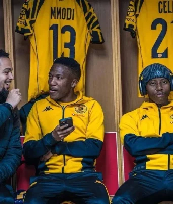 Fernando Da Cruz Deems Two Kaizer Chiefs Stars Surplus to Requirements Ahead of New Season Kaizer Chiefs news, Fernando Da Cruz, Thabo Cele, Glody Lilepo, Langelihle Phili, Kaizer Chiefs transfers. Kabelo Nkgwesa, Ashley du Preez, Stellenbosch FC, Betway Premiership, Naturena squad overhaul. Thabo Cele & Glody Lilepo Head for Naturena Exit as Da Cruz Overhauls Chiefs