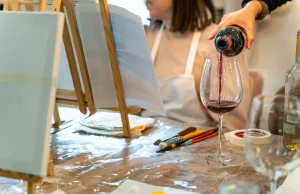 Unwind and Unleash Your Creativity: Messy Masterpieces Host ‘Paint a Pot’ Evening in Alberton Pottery painting workshop Johannesburg South. Fun things to do in Alberton on a Monday. Creative events in Alberton. Del Forno Lemon Tree events. Messy Masterpieces Paint a Pot. Paint and Sip Alberton
