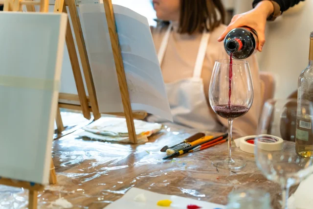 Paint and Sip Alberton Pottery painting workshop Johannesburg South. Fun things to do in Alberton on a Monday. Creative events in Alberton. Del Forno Lemon Tree events. Messy Masterpieces Paint a Pot. Paint and Sip Alberton
