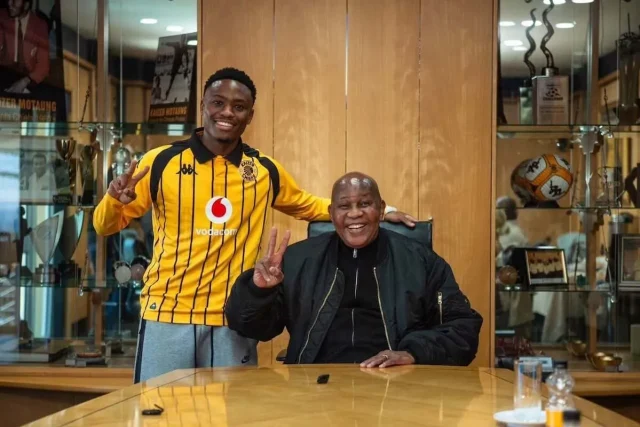 Kaizer Chiefs Sign Langelihle Phili: 5th Transfer Window Addition Confirmed Langelihle Phili Kaizer Chiefs, Kaizer Chiefs new signings, Khanyisa Mayo, Adolf Mtasingwa, Thabo Moloisane, Renaldo Leaner, Amakhosi transfer news, MTN8 quarter-finals. Kaizer Chiefs Sign Langelihle Phili: 5th Transfer Window Addition Confirmed.