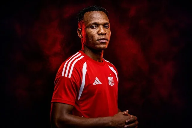 Kaizer Chiefs Sell Glody Lilepo to Libyan Giants Al Ahly Benghazi Glody Lilepo, Kaizer Chiefs, Al Ahly Benghazi, PSL transfer news. Amakhosi, Betway Premiership, DR Congo football, Nedbank Cup